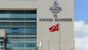 AYM, Kovid-19 sürecinde sokağa çıkma yasağına uymayan kişiye verilen cezayı hak ihlali saydı
