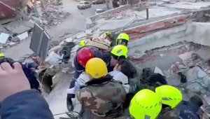 Azerbaycanlı ekipler Kahramanmaraş'ta 8'i çocuk 37 kişiyi enkaz altından kurtardı