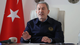 Bakan Akar'dan 'Depremden sonra asker kışladan geç çıkarıldı' iddiasına cevap