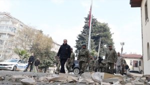 Bakan Akar: İlk andan itibaren Mehmetçik milleti ve vatandaşı ile beraber oldu, olmaya devam ediyor