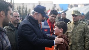 Bakan Akar'dan çadır kentte kurulan Mehmetçik Okulu'na ziyaret