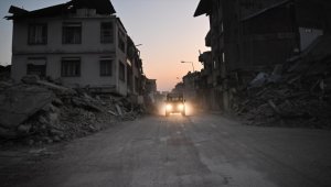 Bakan Bozdağ: Depremlerde yıkılan binalarla ilgili soruşturmalarda 171 kişi tutuklandı