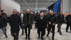 Başkan Büyükkılıç, OSB’de Yardım Toplama Merkezi’ni Ziyaret Etti