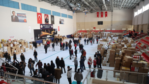 Başkan Yalçın'ın girişimleriyle Avrupa'dan 5 tır yardım geldi