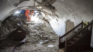 Bayezid-i Bistami Türbesi de depremde zarar gördü