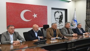 Büyükkılıç, merkez ilçe belediye başkanlarıyla depremi değerlendirdi