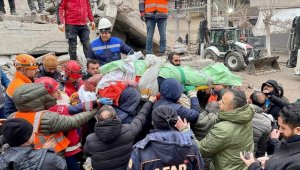Çin'den Türkiye'ye ilk yardım ekibi yola çıktı