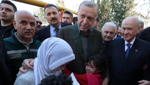 Cumhurbaşkanı Erdoğan, Osmaniye'deki çadır kentte incelemelerde bulundu