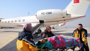 Cumhurbaşkanlığına ait 2 uçak deprem bölgesindeki 7 yaralıyı Ankara'ya götürdü