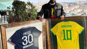 CZN Burak, depremzedeler için imzalı formaları sattı! İşte AFAD'a yapılan bağış miktarı