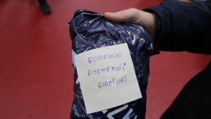 Deprem bölgesine "Şehidimin giyemediği çoraplar" notuyla yardımda bulunuldu