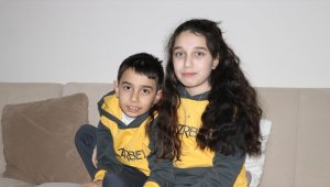 Depremde üzerine duvar ve kapı düşen 12 yaşındaki çocuk yaşadıklarını anlattı