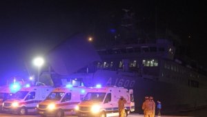 Depremde yaralanan 73 kişi, TCG İskenderun gemisiyle Mersin'e sevk edildi