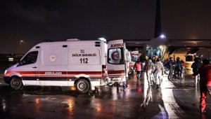 Depremde yaralanan bazı vatandaşların İstanbul'da tedavileri sürüyor