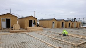 Depremden etkilenen Doğanşehir'e 30 ahşap konteyner kuruluyor