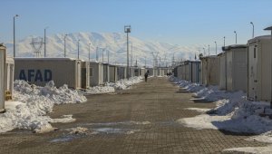 Depremden etkilenen Malatya'da konteyner kent kuruyorlar