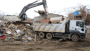 Depremin vurduğu Ericek'te yaralar sarılıyor