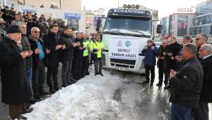 Develi Belediyesi'nden deprem bölgesine 6 yardım kamyonu 