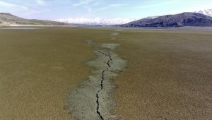 Elazığ'da fay hattındaki zemin sıvılaşması havadan görüntülendi