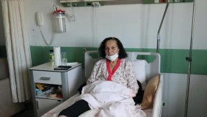 Enkazdan 3 gün sonra kurtarılan kadın eşini kaybetmenin üzüntüsünü yaşıyor 