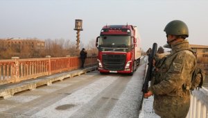 Ermenistan sınır kapısı 35 yıl sonra deprem bölgesine yardım için açıldı