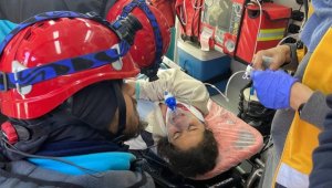 Gaziantep İslahiye'de genç kız enkazdan 78 saat sonra kurtarıldı