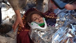 Gaziantep'te 13 yaşındaki çocuk yaklaşık 79 saat sonra enkazdan sağ kurtarıldı