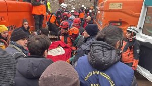 Gaziantep'te yıkılan binanın enkazından 29 saat sonra 1 kişi kurtarıldı