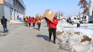 Gençlik ve Spor Bakanlığı 5000'e yakın gönüllü gençle depremzedelere yardım ediyor