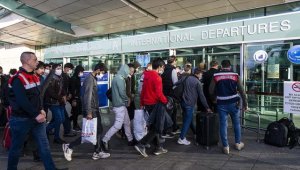 Göç İdaresi Başkanlığı, geçen ay 10 bin 520 düzensiz göçmenin sınır dışı edildiğini bildirdi