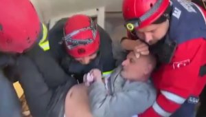 Gölbaşı'nda 69 yaşındaki kişi enkazdan 57 saat sonra kurtarıldı