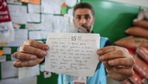 Hatay'a gönderilen yardım kolilerinden çıkan notlar duygulandırıyor