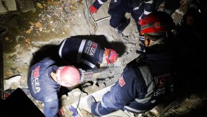 Hatay'da 53 yaşındaki kişi depremin 75. saatinde kurtarıldı