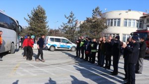 Hatay'da 81 kişiyi enkaz altından kurtaran Erzurum ekibi alkışlarla karşılandı