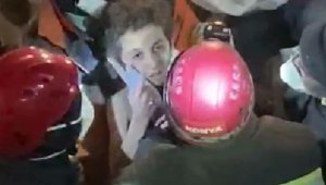 Hatay'da depremden 163 saat sonra 7 yaşındaki çocuk enkazdan sağ çıkarıldı