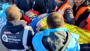 Hatay'da depremden 84 saat sonra 21 yaşındaki genç enkazdan çıkarıldı