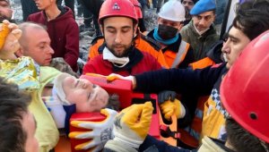 Hatay'da depremin 182'nci saatinde 12 yaşında bir çocuk enkazdan kurtarıldı