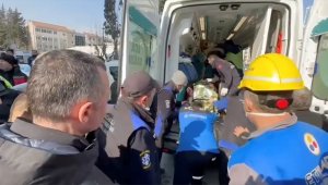 Hatay'da enkaz altında kalan bir kişi 155 saat sonra kurtarıldı