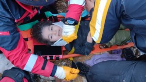 Hatay'da enkaz altında kalan minik Eymen, Bahçelievler Belediyesi ekiplerince kurtarıldı