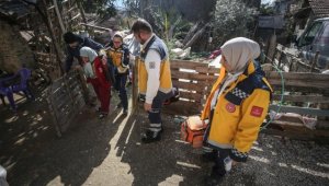Hatay'ın kırsal mahallelerini 100 ambulansla gezerek sağlık hizmeti veriyorlar