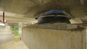 İki kamu hastanesinin depremi hasarsız atlatması sismik izolatörün önemini gösterdi