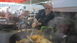 İngiliz aşçılar Adıyaman'da depremzedeler ve güvenlik güçleri için yemek pişiriyor