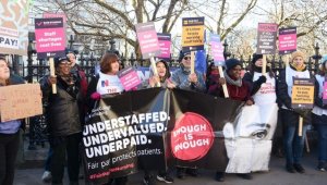 İngiltere'de hemşireler 2 gün sürecek grev başlattı