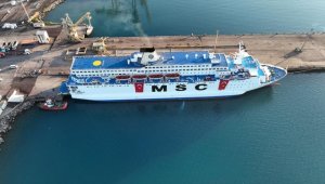 İskenderun Limanı'na demirleyen yolcu gemisi, depremzede ailelere yuva oldu