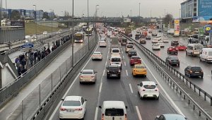 İstanbul'da haftanın ilk iş günü trafik yoğunluğu yaşanıyor