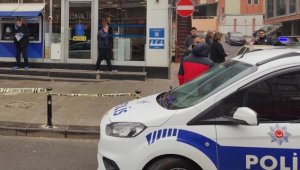 İstanbul'da oyuncak silahla banka soyan şüpheliyi müşteri olan sivil polis yakaladı