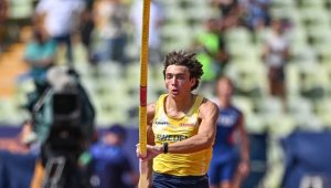 İsveçli atlet Duplantis, sırıkla atlamada kendisine ait dünya rekorunu geliştirdi