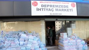 İzmir'de ağırlanan depremzedeler için market açıldı