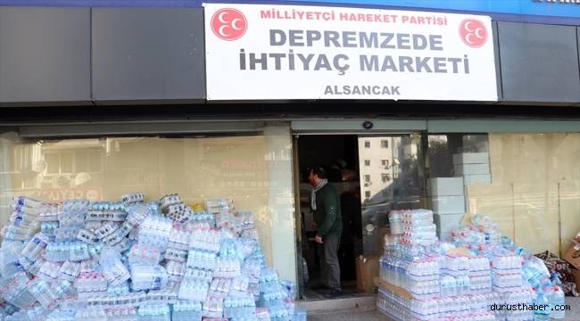 İzmir'de ağırlanan depremzedeler için market açıldı