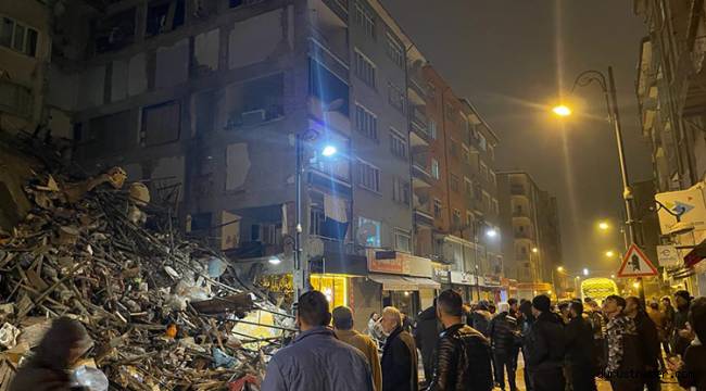 Kahramanmaraş'ta 7,4 büyüklüğünde, Gaziantep'te 6,4 ve 6,5 büyüklüğünde iki deprem meydana geldi